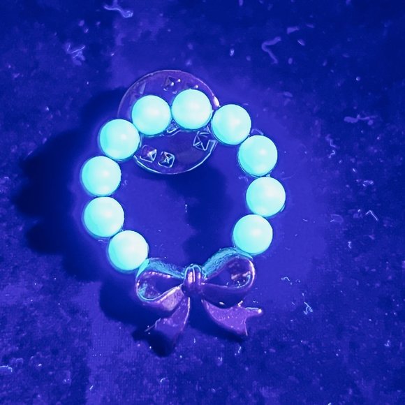 Gold Tone & Faux Pearl Wreath Brooch - Picture 5 of 5